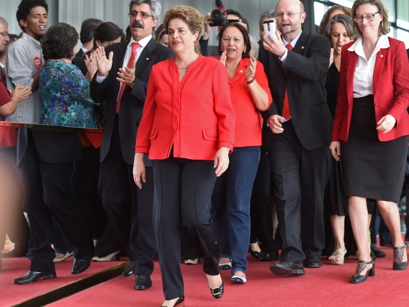 A notícia da saída de Dilma e da posse de Temer foi manchete na imprensa latino-americana