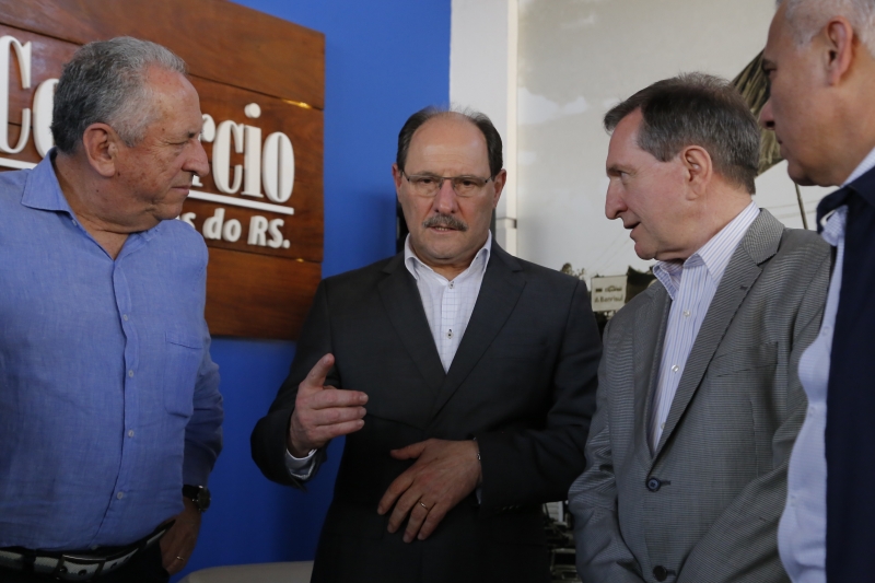 Munhoz (Bradesco) e governador Sartori foram recebidos na Expointer pelo presidente do JC, Mércio Tumelero