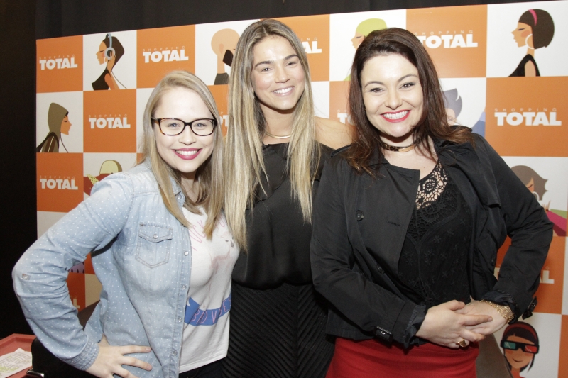 As blogueiras Bárbara Postai, Laura Bier Moreira e Sara Bodowsky