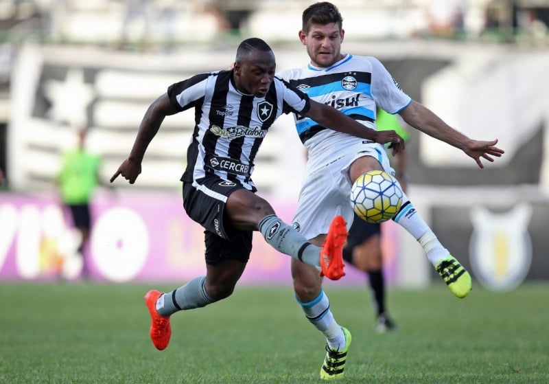 Com derrota, gremistas se distanciam do G-4