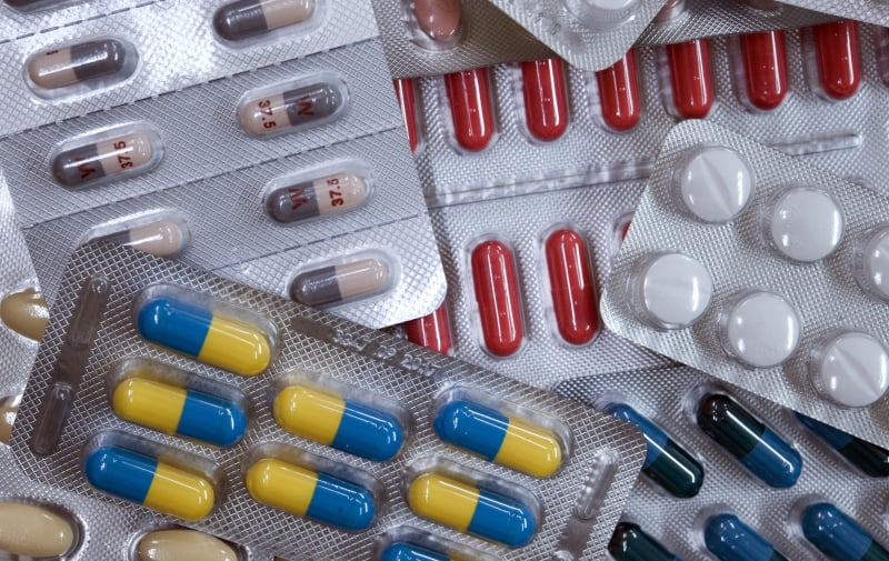 Depois de uma sequência de nove meses registrando queda, os preços dos medicamentos para hospitais subiram 0,12% em fevereiro