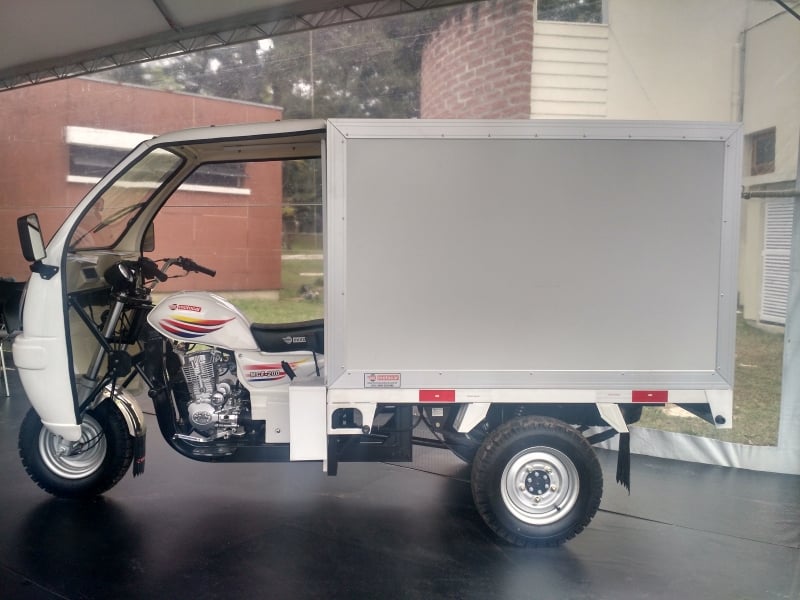 H&aacute; tr&ecirc;s modelos do ve&iacute;culo, um deles pode ser transformado em food truck Foto: Mauro Belo Schneider/Especial/JC