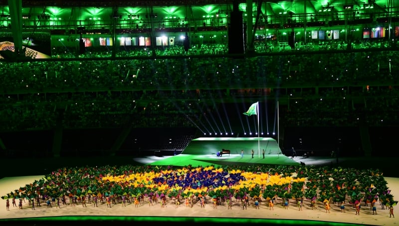 Início da cerimônia da abertura eletrizou o público no estádio do Maracanã