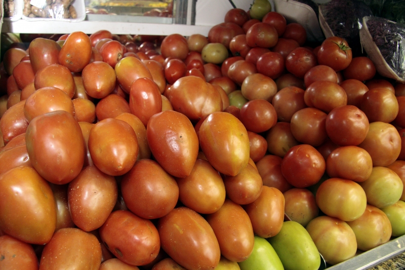 Tomate saiu de um recuo de 14,55% para uma alta de 26,04% no mês passado