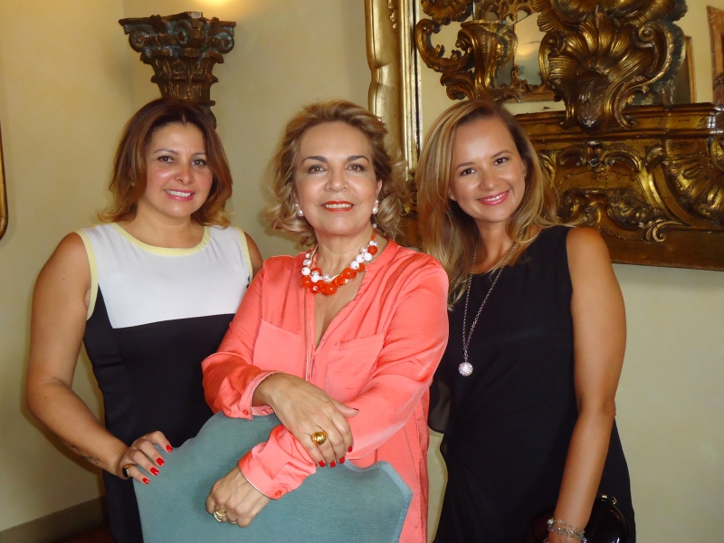 Cecília Tavares e o embaixador Ricardo Neiva Tavares recepcionaram os convidados em Roma