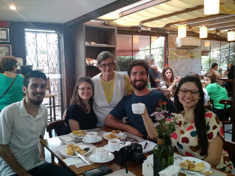 Nossa equipe com a Dona Inês em pessoa: uma empreendedora! Foto: Arquivo Pessoal/Divulgação/JC
