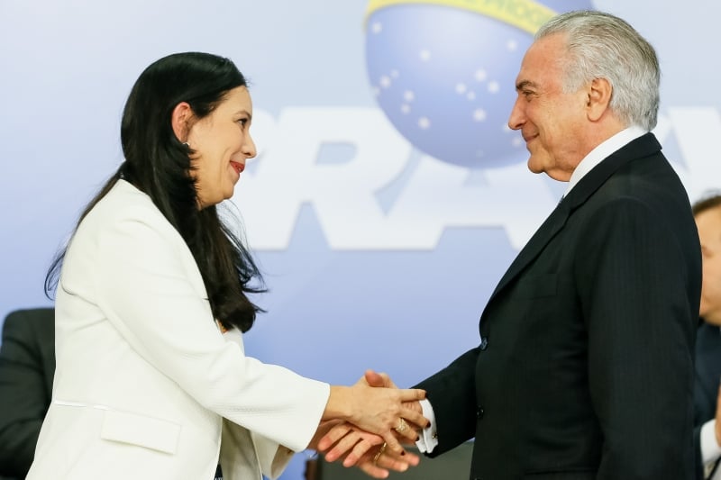 O presidente Michel Temer empossou a advogada Grace Mendonça