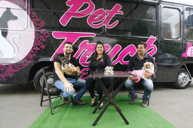 Felipe, Juliana e Geraldo s�o os criadores e executores do servi�o