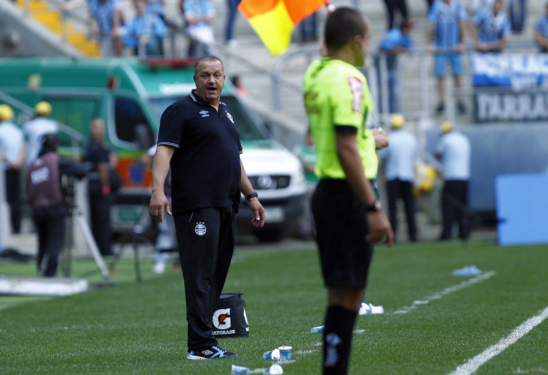 Interino James Freitas comandou o time gremista na derrota diante do Flu