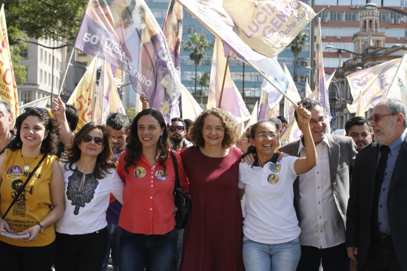 Vereadora de Maceió caminhou pelas ruas do centro ao lado da candidata do PSOL