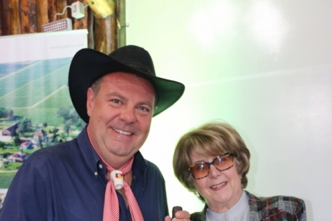 Guilherme Paulus, diretor-presidente da GJP Hotels & Resorts, com Rosa Helena Volk e Carlos Marin 