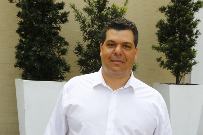 Marcus usou experi&ecirc;ncia de fora para suas &aacute;rvores solares Foto: FREDY VIEIRA/JC