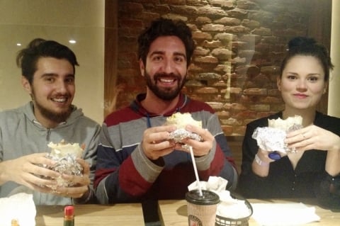 Escolhemos tr�s burritos diferentes: com porco, frango e fil�