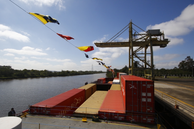 Ligação entre Triunfo e Rio Grande ganhará a terceira barcaça