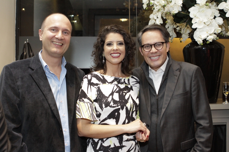 Fabrício e Fernanda Pozzebon com o publisher Luiz Jacintho Pilla