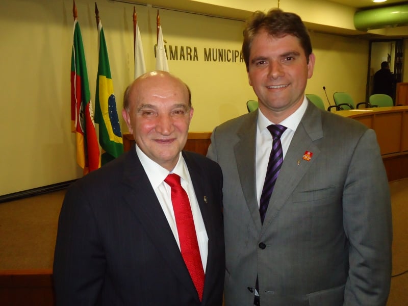 Frederico Malcon com sua avó, Mouna Malcon, e sua noiva, Ana Cláudia Diehl