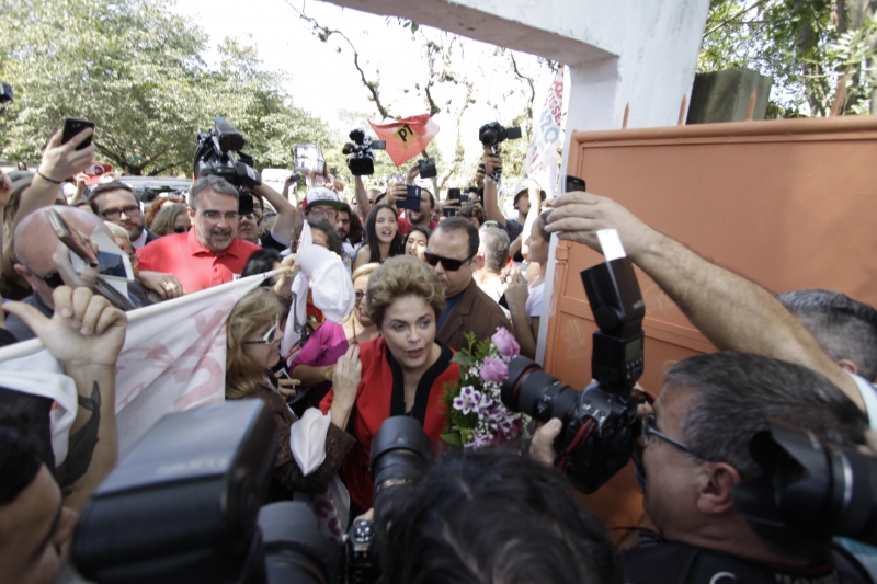 Houve confusão durante a votação da ex-presidente Dilma Rousseff no primeiro turno das eleições