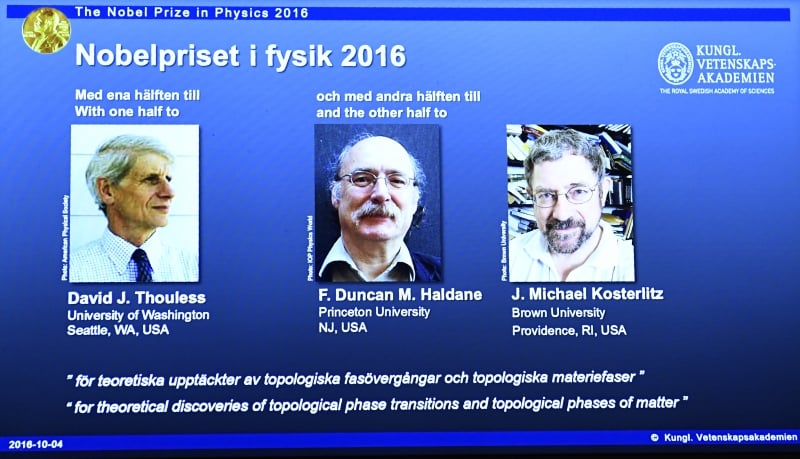 David Thouless, Duncan Haldane e Michael Kosterlitz levaram o prêmio pela descoberta da face exótica da matéria