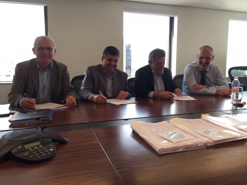 Acordo entre executivos da Multilog e da Ecorodovias foi assinado em São Paulo