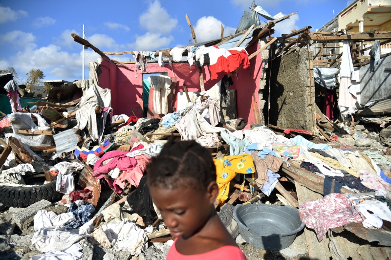 O governo haitiano estima que mais 350 mil pessoas necessitam de ajuda humanitária emergencial