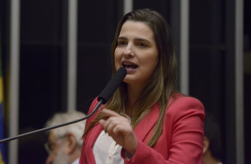Clarissa Garotinho votou contra a aprovação da PEC 241