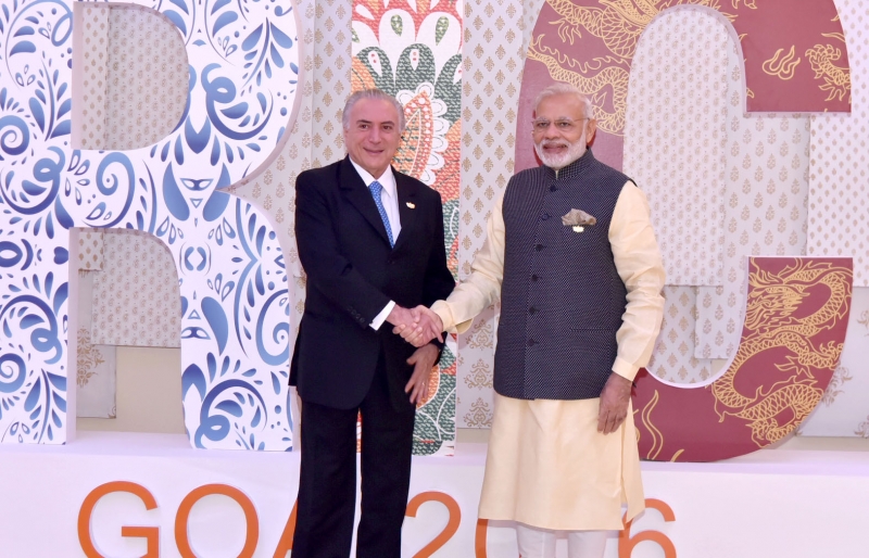 O presidente Michel Temer cumprimenta o primeiro ministro da Índia, Narendra Modi