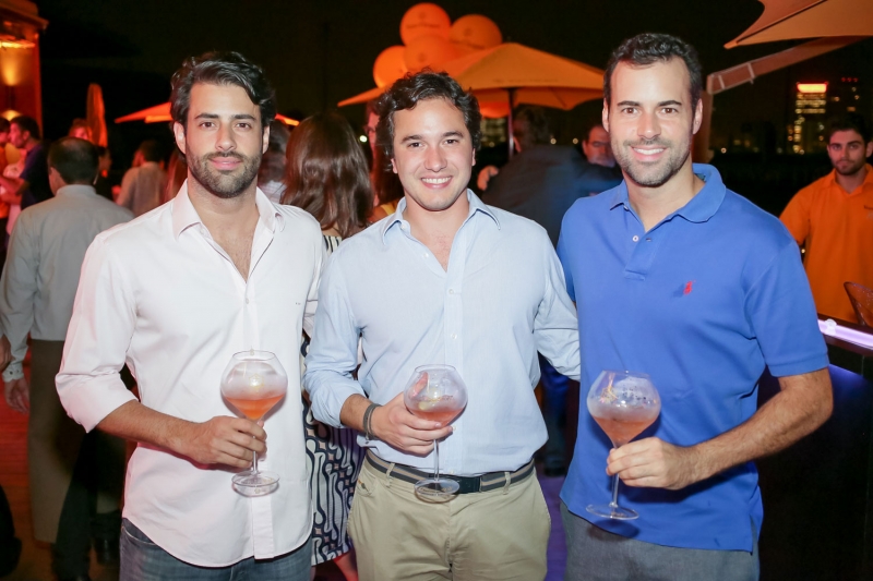Simone Gobbi e Everton Viezzer com Flávia Sffair no coquetel do Elite Design
