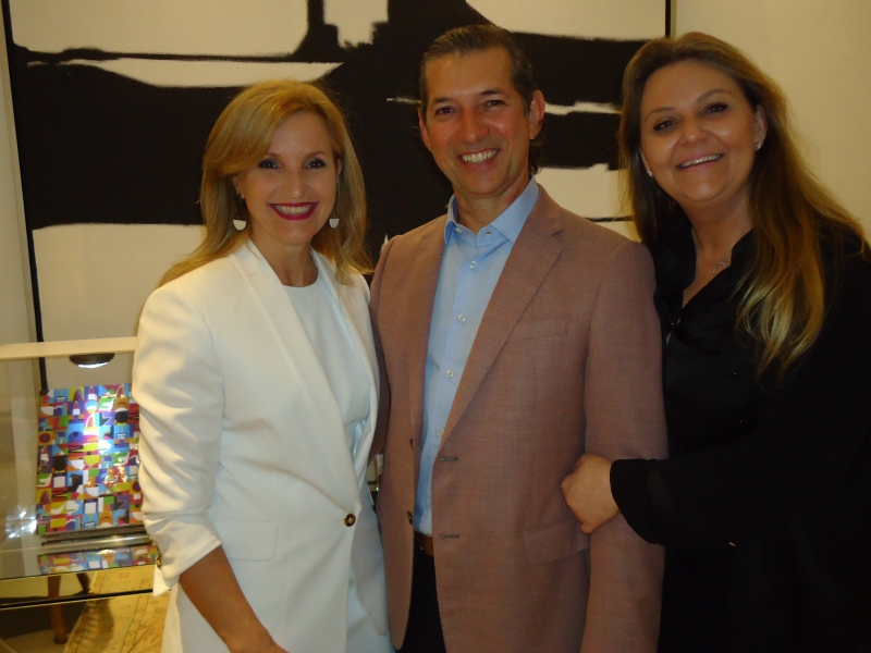 Simone Gobbi e Everton Viezzer com Flávia Sffair no coquetel do Elite Design