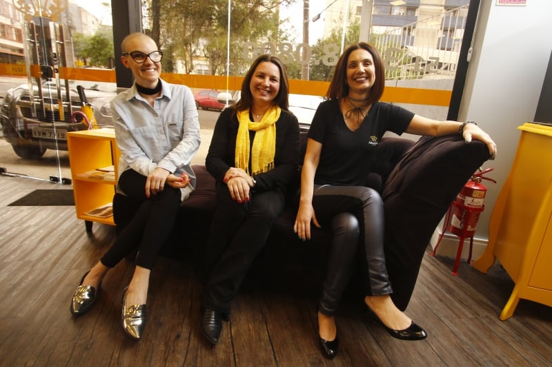 Entrevista com Tanira, dona do sal&atilde;o de beleza Al&eacute;m do Pello, que oferece tratamento capilar para v&iacute;timas do c&acirc;ncer.  Foto: Fredy Vieira/JC