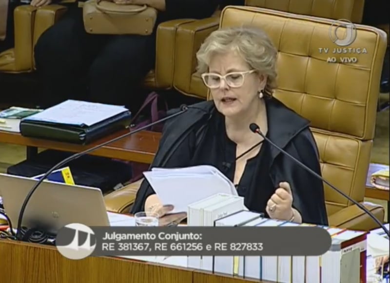 A sessão começou com o voto-vista da ministra Rosa Weber
