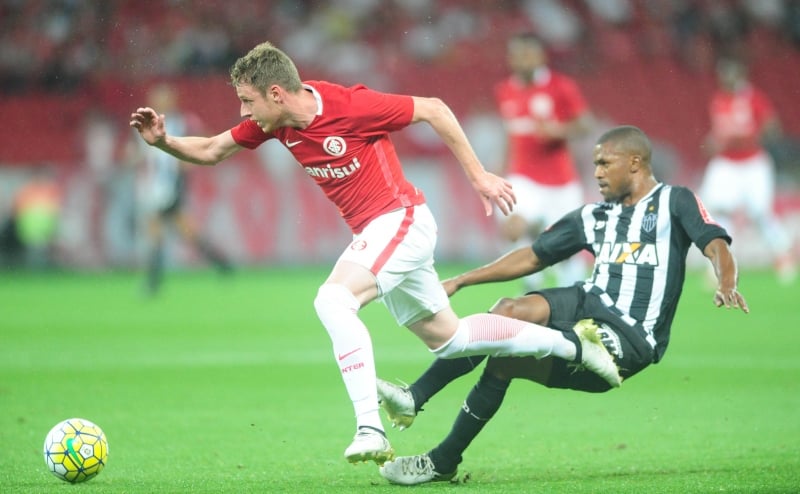 Aylon teve duas boas oportunidade para marcar no Beira-Rio