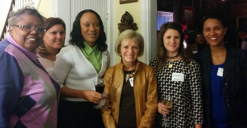 Nat�lia (segunda da dir. para esq) conta como s�o as mentorias do YLAI 