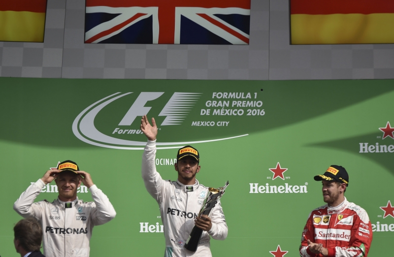 Inglês (c) tornou-se o segundo maior vencedor da F-1, junto com Alain Prost