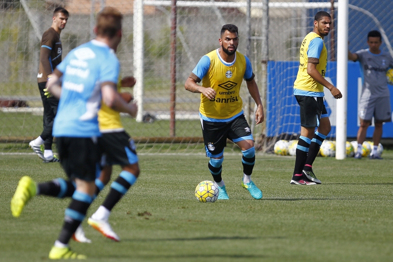 Maicon se recuperou de uma tendinite no tornozelo direito e vai a campo contra os mineiros