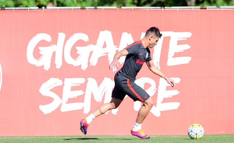 Alex pode voltar ao time diante do Verdão, na Allianz Arena, domingo