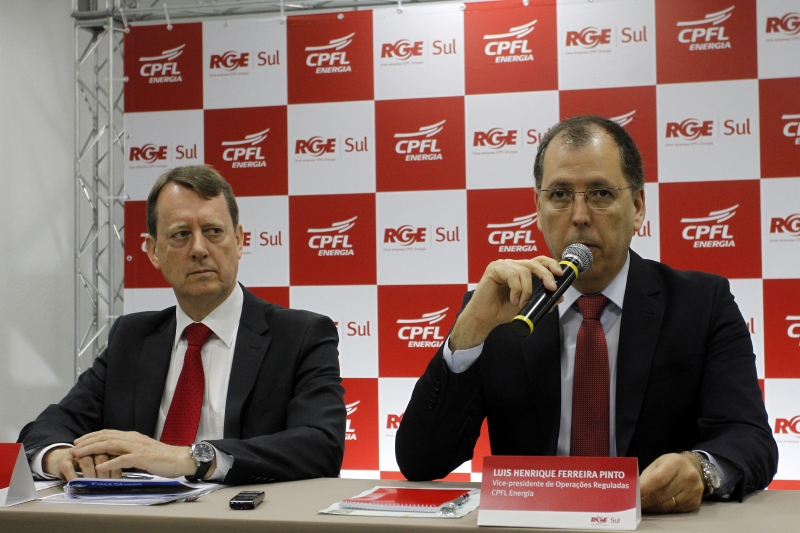 Tadiello (e) e Ferreira Pinto (d) apresentaram planos da companhia 