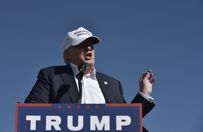 Trump discursa no desembarque em Wilmington, na Carolina do Norte,sua quarta parada no sábado