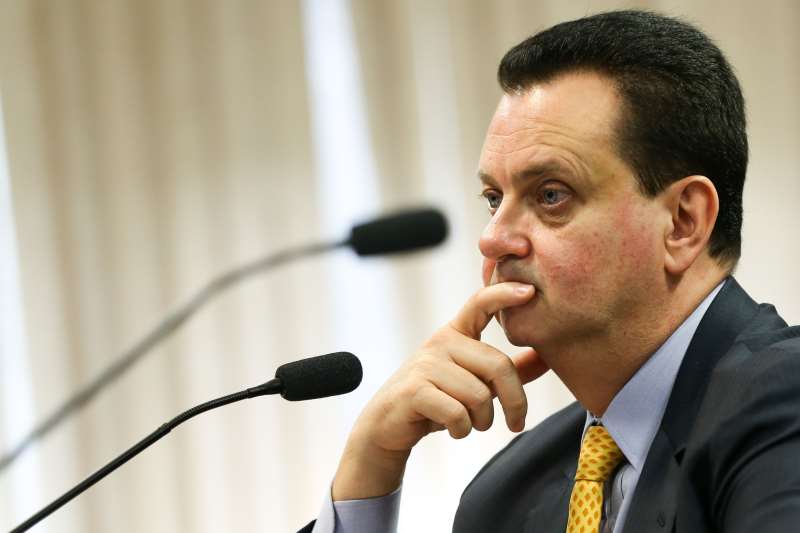 Kassab cogitou MP, mas diz que a "prioridade" do governo é ajudar a empresa na recuperação