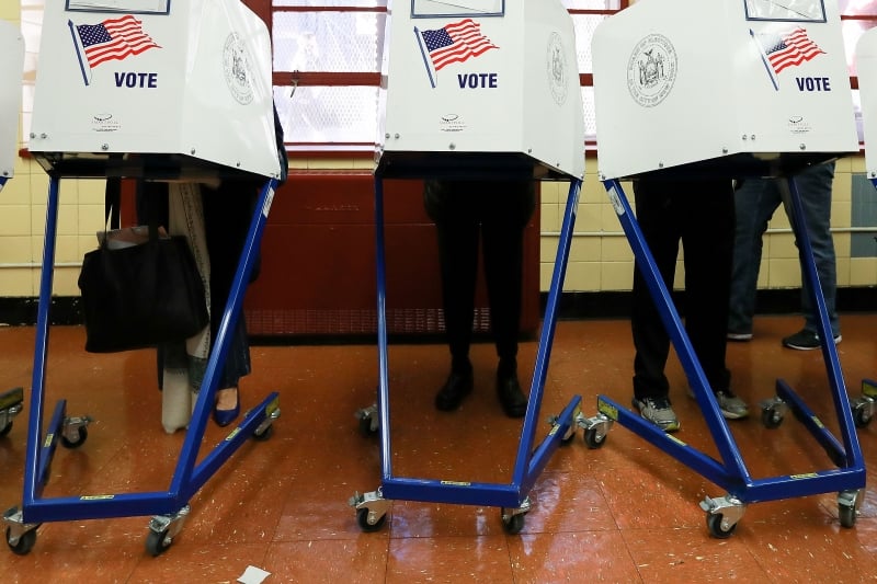 Votos em territórios de New Hampshire, Dixville, Hart's Location e Millsfield dão vantagem a Hillary