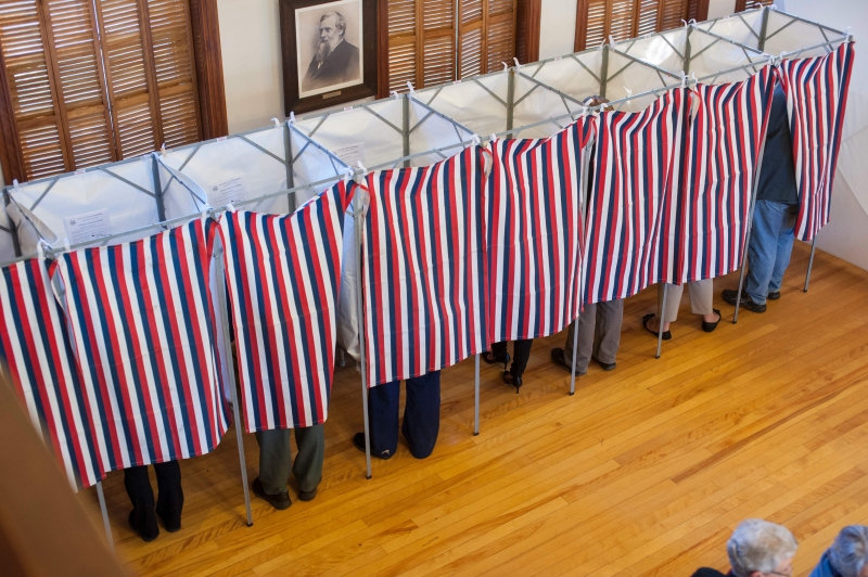 Eleitores lotaram seções de voto para escolher seu 45º presidente 