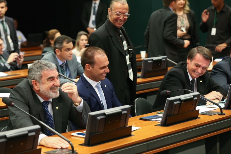 Deputado Bolsonaro (d) acompanha reunião ordinária da Comissão de Ética e Decoro Parlamentar