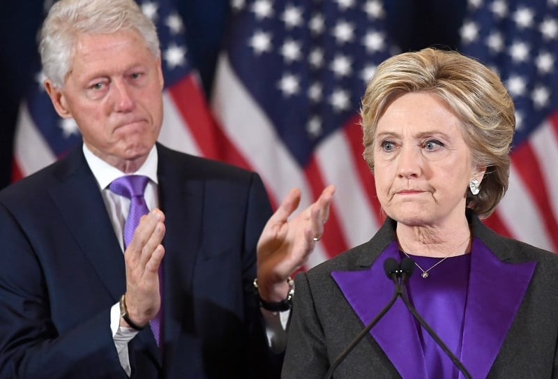 O ex-presidente Bill Clinton e a ex-secretária de Estado Hillary Clinton se recusaram nesta terça-feira (13) a cumprir uma intimação do Congresso para testemunhar na investigação da comissão da Câmara sobre Jeffrey Epstein
