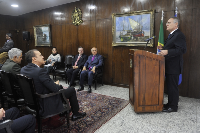 Senador Renan Calheiros instalou a Comissão Especial do Extrateto