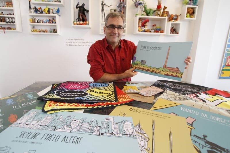 P�ster, postais e almofadas levam estampas criadas por Leandro