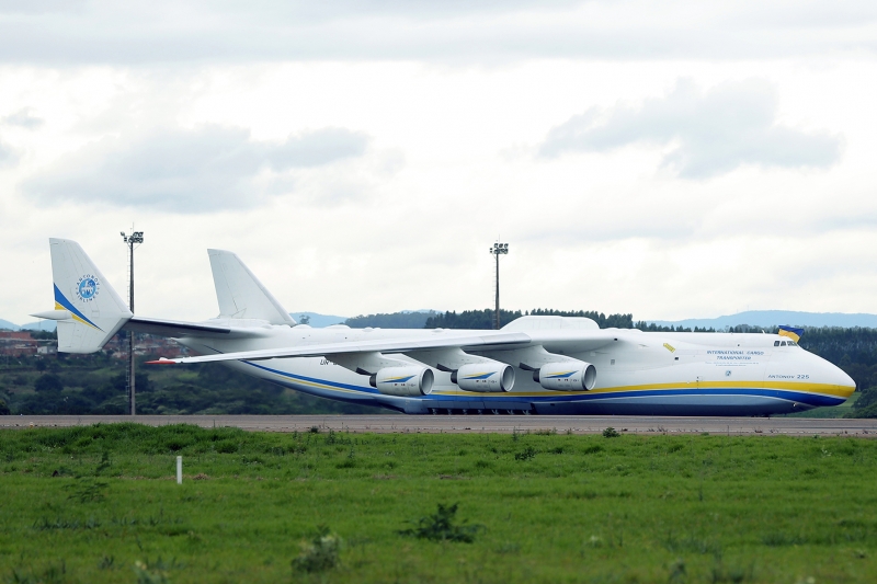 Avião Antonov-225 pousou em Viracopos e depois segue para Guarulhos