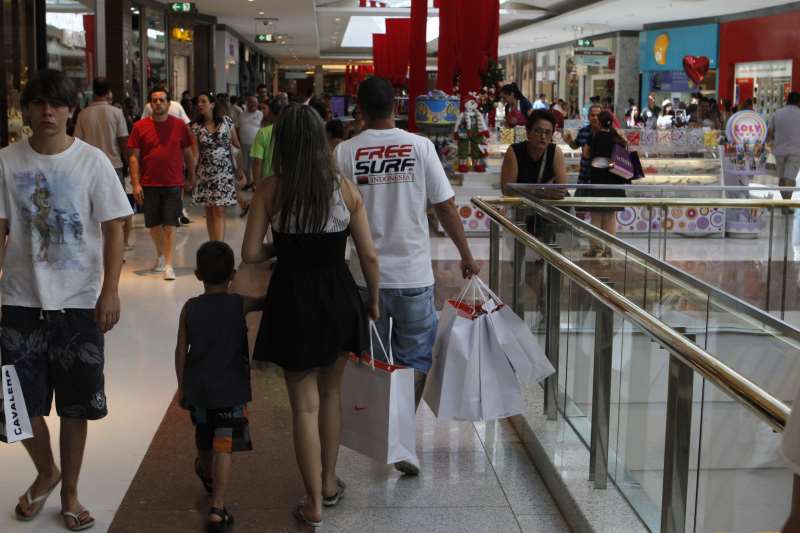 De acordo com levantamento, consumidores do Brasil não atingiram situação de consumismo excessivo