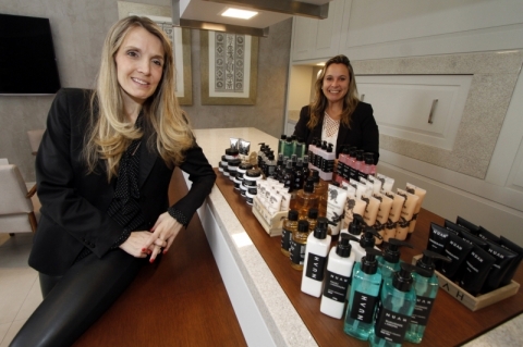 As s&oacute;cias Marcia e Liane abriram a Nuah no Iguatemi em novembro