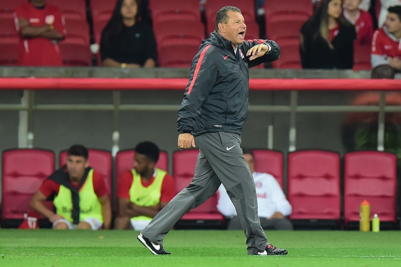 Técnico não resistiu a empate contra a Macaca em casa e foi demitido ainda no vestiário após o jogo