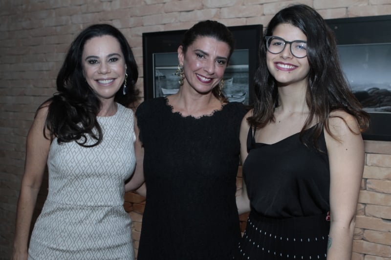 Rosalia Schwark com a designer Simone Pontes e Mariela Cordeiro