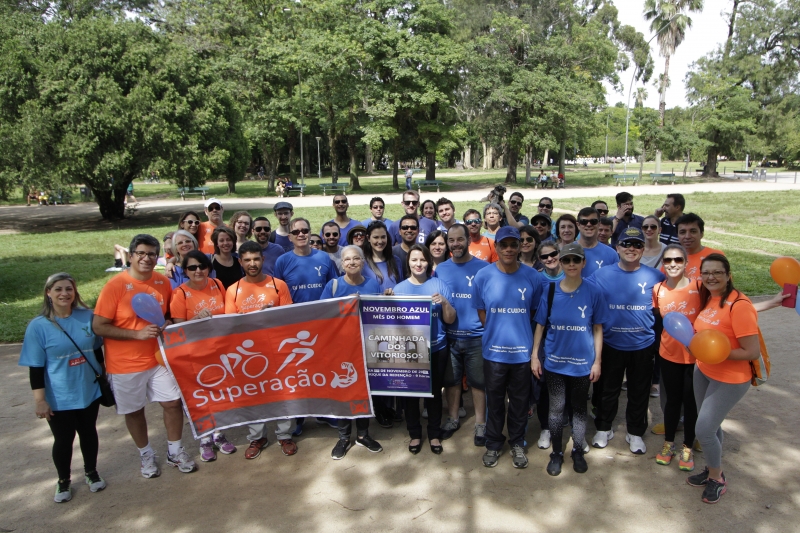 Caminhada dos Vitoriosos,  no Parque da Redenção, em alusão ao Novembro Azul, mês mundial de combate ao câncer de próstata.
